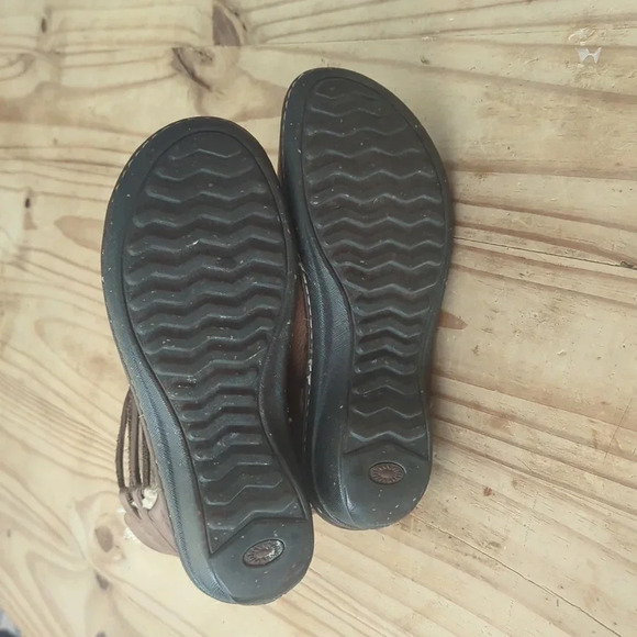 UGG Leather Caspia Boot size 7 - Picture 6 of 7